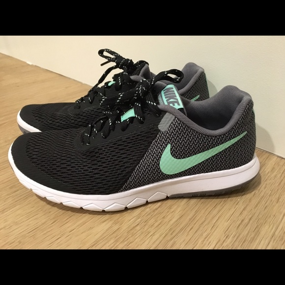 Nike Running Shoes - Picture 1 of 5